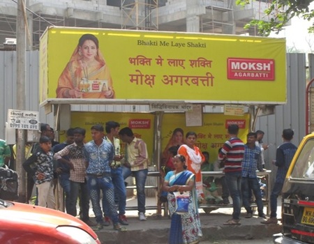 Advertising On Bus Shelter In Prabhadevi, Mumbai