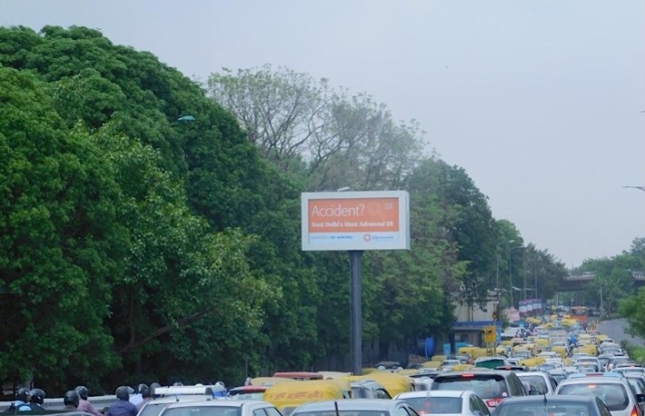 Oberoi Flyover, Traffic Moving From Moolchand To Oberoi’s